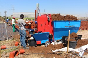Llenadora automática de macetas IA2500, en Viveros Verde Siete